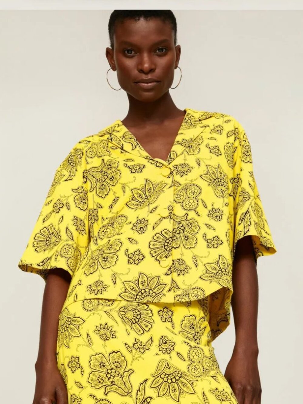 Saunders Rox Yellow Paisley Floral Print Button-up V-Neck Blouse